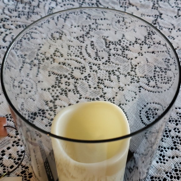 Broyhill LED Hurricane Lamp Decor. - Picture 2 of 8